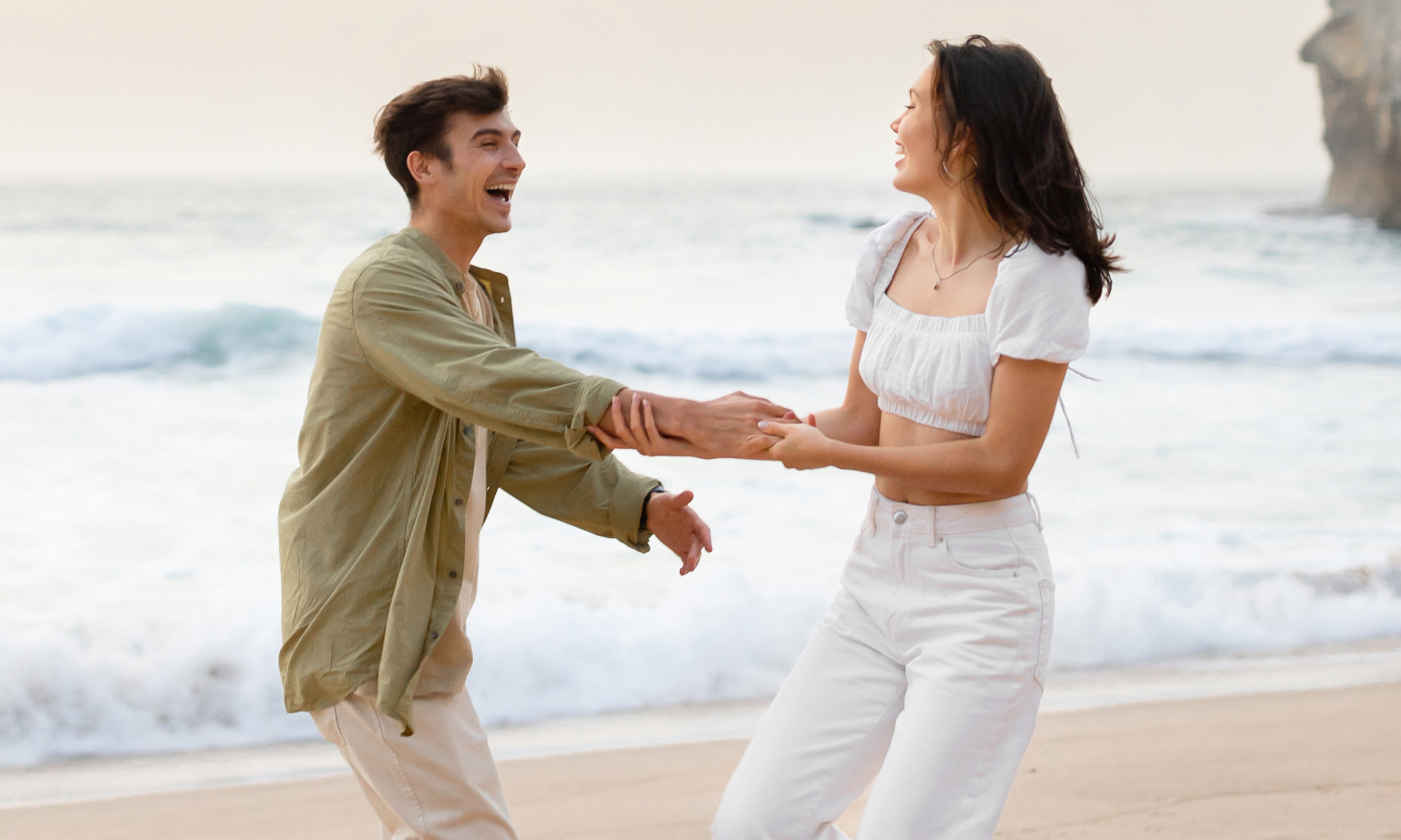 Couple enjoying their honeymoon funded through their Honeyfund